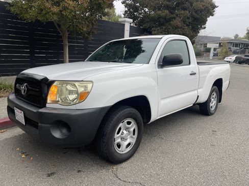 Used 2011 Toyota Tacoma 2WD Regular Cab image 9