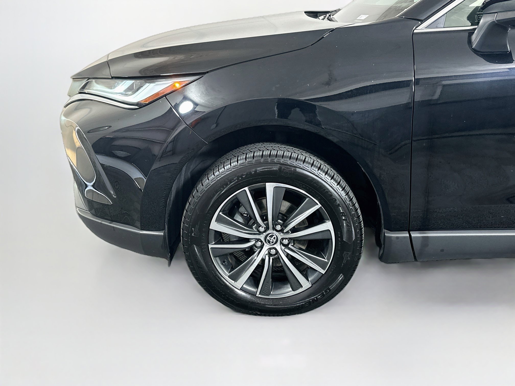 Used 2024 Toyota Venza LE AWD/4WD image 11