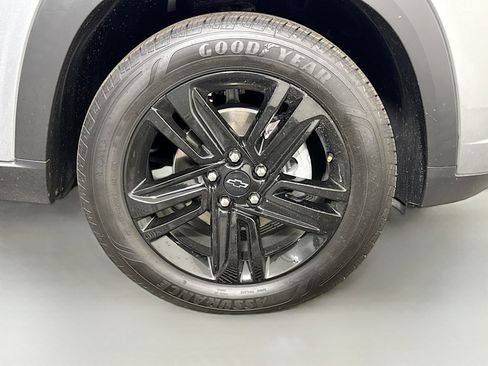 Used 2025 Chevrolet Trax ACTIV w/ Driver Confidence Package FWD image 32