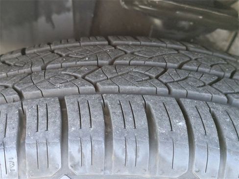 Used 2021 Volkswagen Tiguan SE image 11