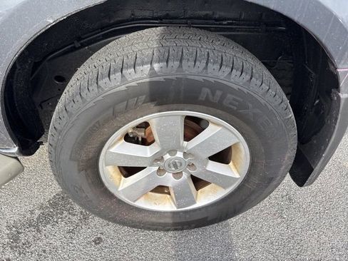 Used 2011 Nissan Pathfinder SV image 9