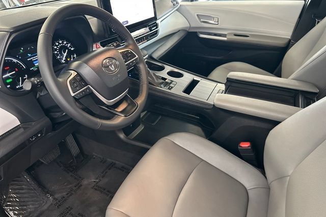 Certified 2026 Toyota Sienna XLE FWD image 12