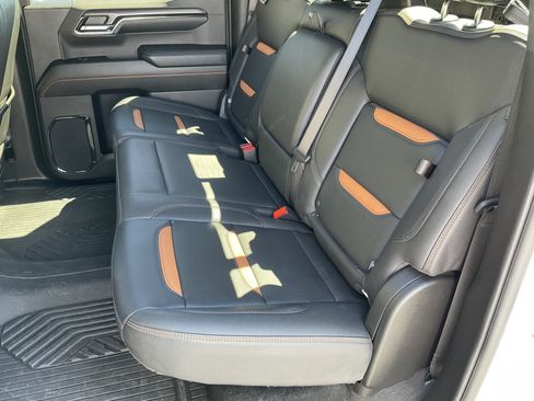 Used 2024 GMC Sierra 1500 AT4 w/ Technology Package AWD/4WD image 40
