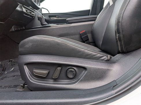 Used 2025 Toyota Camry SE image 16