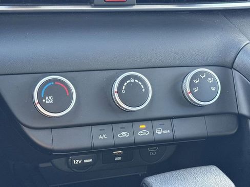 Used 2024 Hyundai Elantra SE image 19