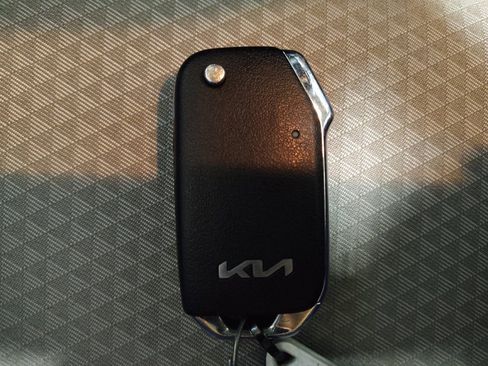 Used 2025 Kia Soul LX image 32