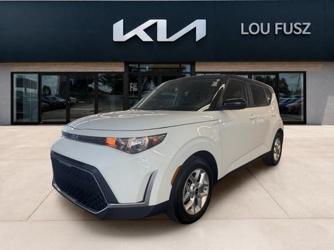 Used 2024 Kia Soul S FWD image 1