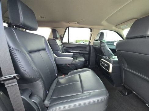 Used 2024 Ford Expedition XLT RWD image 16