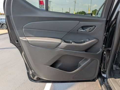 Used 2023 Chevrolet Traverse LT FWD image 14