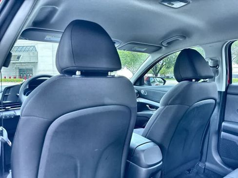 Used 2025 Hyundai Elantra SE FWD image 23