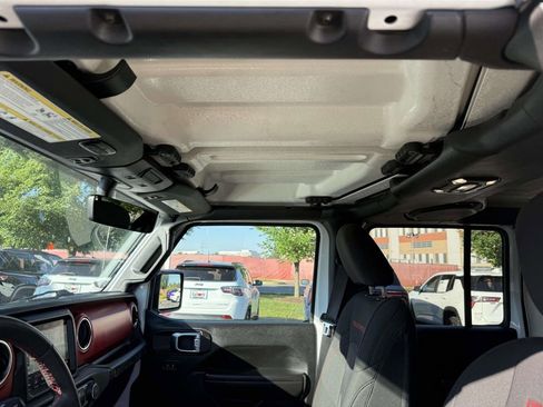 Used 2023 Jeep Wrangler Unlimited Rubicon AWD/4WD image 4