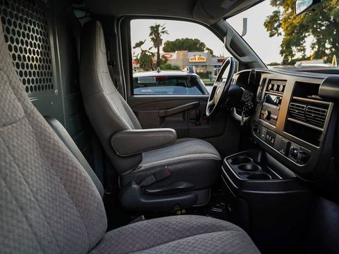 Used 2022 GMC Savana 2500 w/ Driver Convenience Package image 17