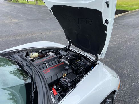 Used 2007 Chevrolet Corvette Coupe w/ Performance Package RWD image 32