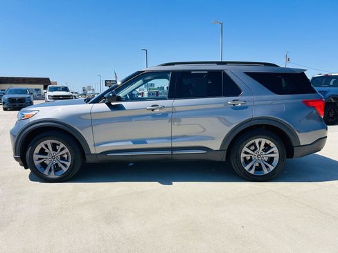 Used 2022 Ford Explorer XLT w/ Equipment Group 202A AWD/4WD image 41