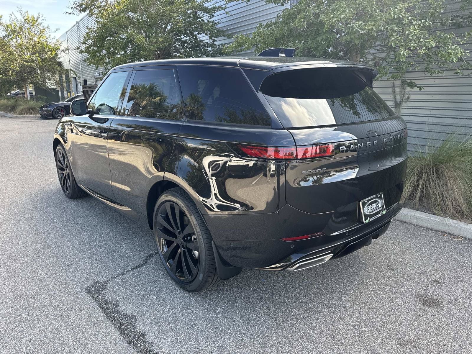 New 2026 Land Rover Range Rover Sport Dynamic SE AWD/4WD image 3