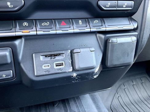 Used 2019 GMC Sierra 1500 SLE w/ SLE Value Package AWD/4WD image 32
