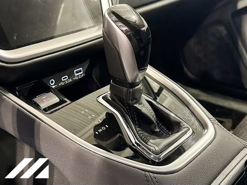Used 2025 Subaru Outback Premium AWD/4WD image 18
