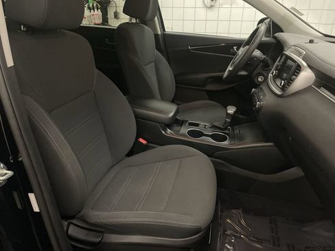 Used 2020 Kia Sorento LX FWD image 19