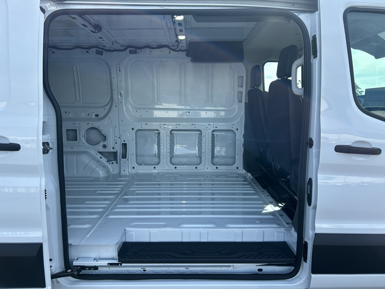 New 2026 Ford Transit 150 Low Roof RWD image 30