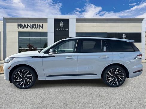 New 2025 Lincoln Aviator Black Label w/ Jet Appearance Package AWD/4WD image 4