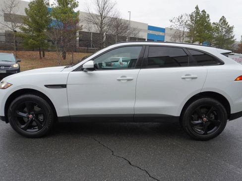 Used 2017 Jaguar F-PACE Premium image 4