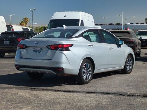 Used 2021 Nissan Versa SV FWD image 8