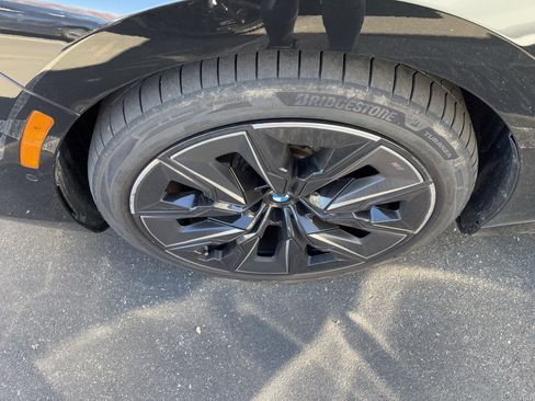 Certified 2025 BMW 760i xDrive w/ Executive Package image 38