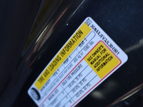 Used 2018 Chevrolet Equinox LT image 23