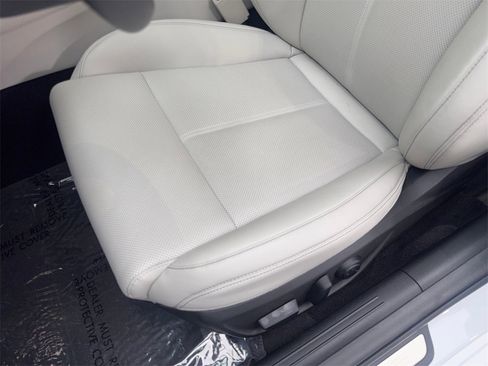 Used 2025 Genesis G70 2.5T image 28