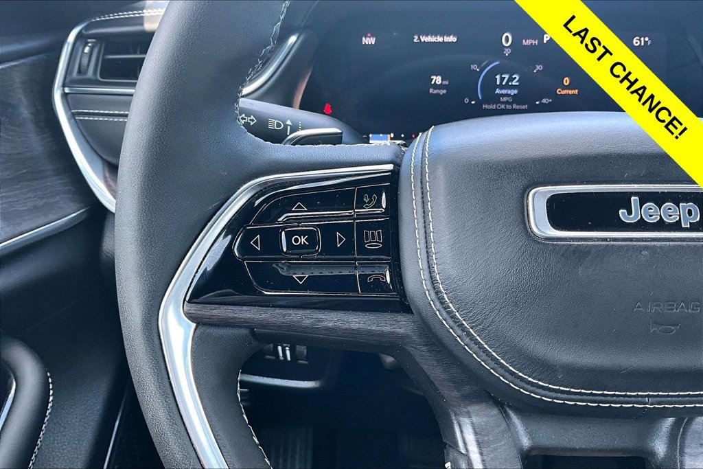 Used 2023 Jeep Grand Cherokee Overland w/ Luxury Tech Group IV AWD/4WD image 18