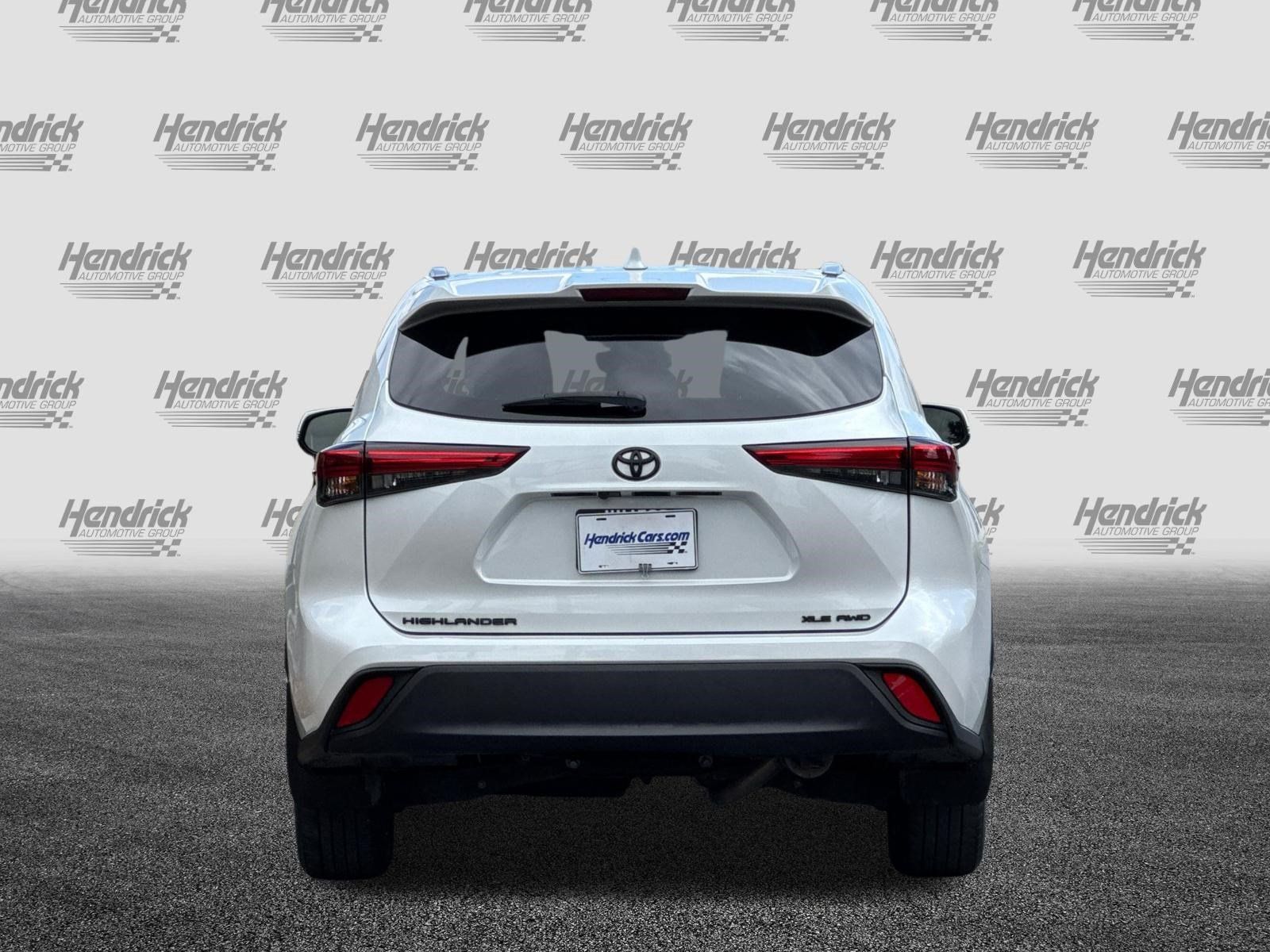 Used 2022 Toyota Highlander XLE AWD/4WD image 6