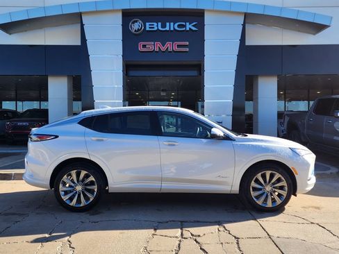 New 2026 Buick Envista Avenir FWD image 3