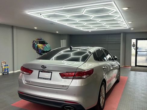 Used 2016 Kia Optima EX w/ Premium Package FWD image 6