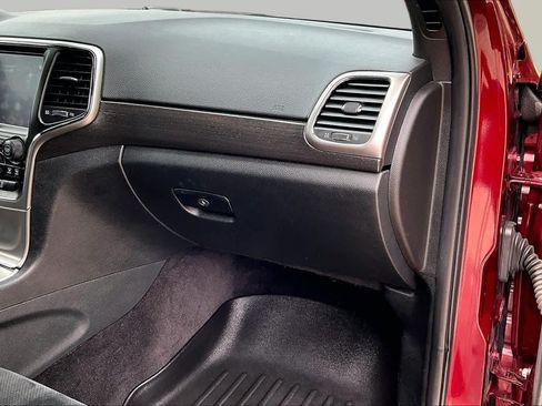 Used 2018 Jeep Grand Cherokee Altitude AWD/4WD image 19
