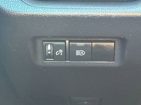 Used 2021 Toyota RAV4 XLE image 29