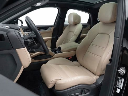 Used 2024 Porsche Cayenne Coupe image 3