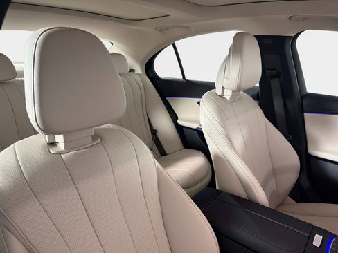 Used 2026 Mercedes-Benz E 350 4MATIC Sedan image 25