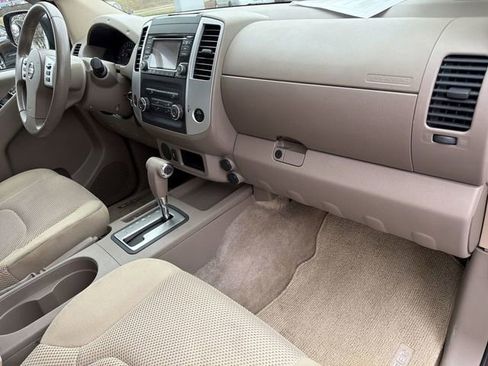 Used 2016 Nissan Frontier SV image 26