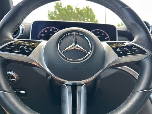 Used 2024 Mercedes-Benz GLC 300 4MATIC image 18