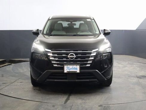 Used 2025 Nissan Rogue SV w/ SV Premium Package image 3