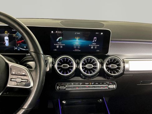 Used 2021 Mercedes-Benz GLB 250 4MATIC image 9