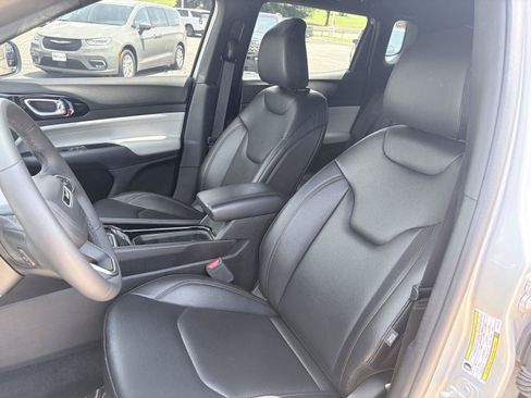 Used 2024 Jeep Compass Limited AWD/4WD image 4