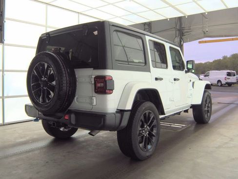 Used 2023 Jeep Wrangler Unlimited Sahara w/ Cold Weather Group AWD/4WD image 2