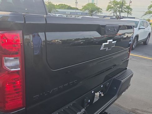 Used 2023 Chevrolet Silverado 1500 Custom Trail Boss w/ LPO, Dark Essentials Package AWD/4WD image 6