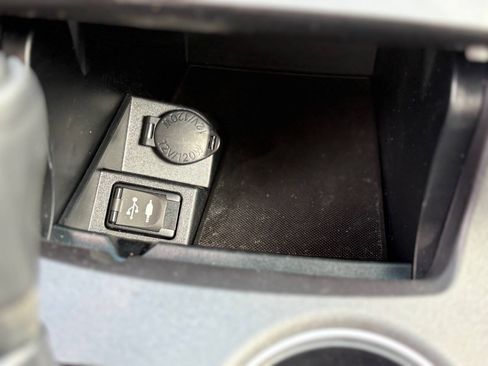 Used 2015 Toyota Camry SE w/ Moonroof Package FWD image 29