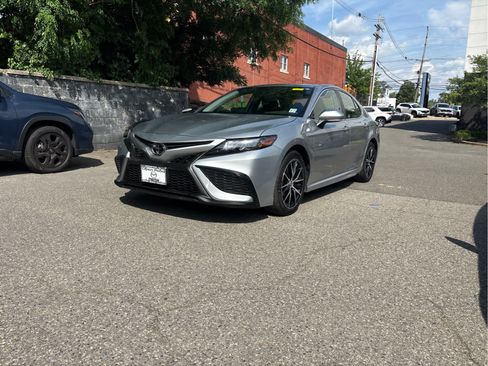 Used 2023 Toyota Camry SE w/ Convenience Package FWD image 1