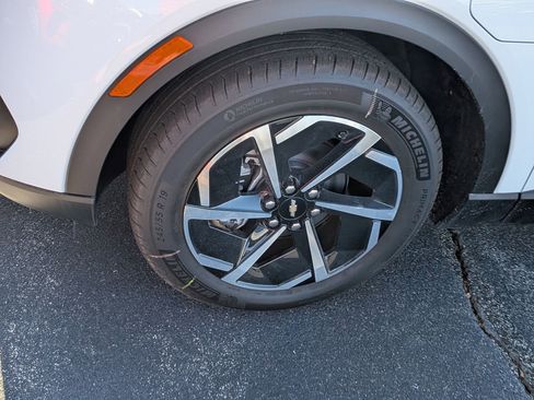 New 2026 Chevrolet Equinox EV LT image 11