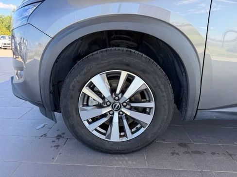 Used 2023 Nissan Pathfinder SL AWD/4WD image 12