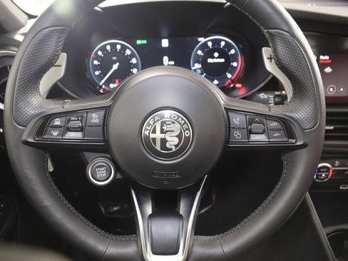 Used 2024 Alfa Romeo Giulia Veloce image 45