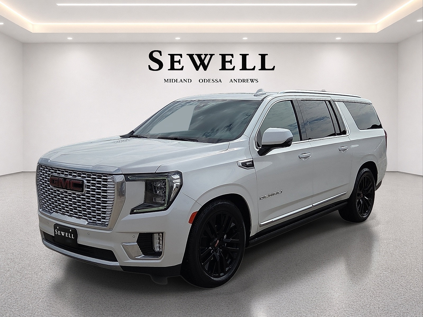 Used 2022 GMC Yukon XL Denali w/ Denali Ultimate Package AWD/4WD image 1